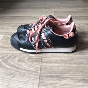 Women’s Adidas Floral Somoa Shoes